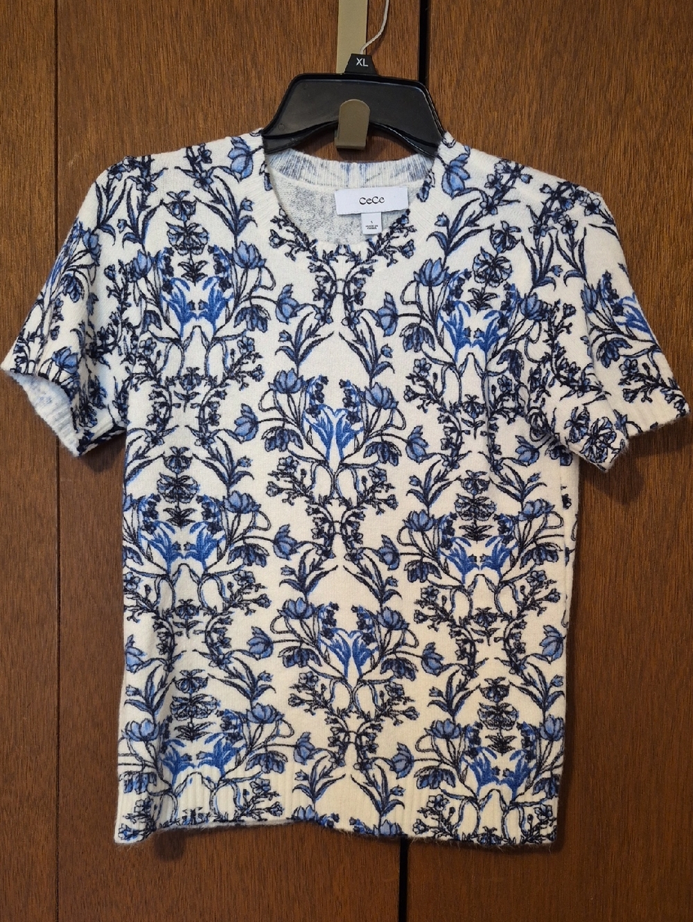 CeCe Blue Floral Short-Sleeve Knit Swester on Cream SZ S